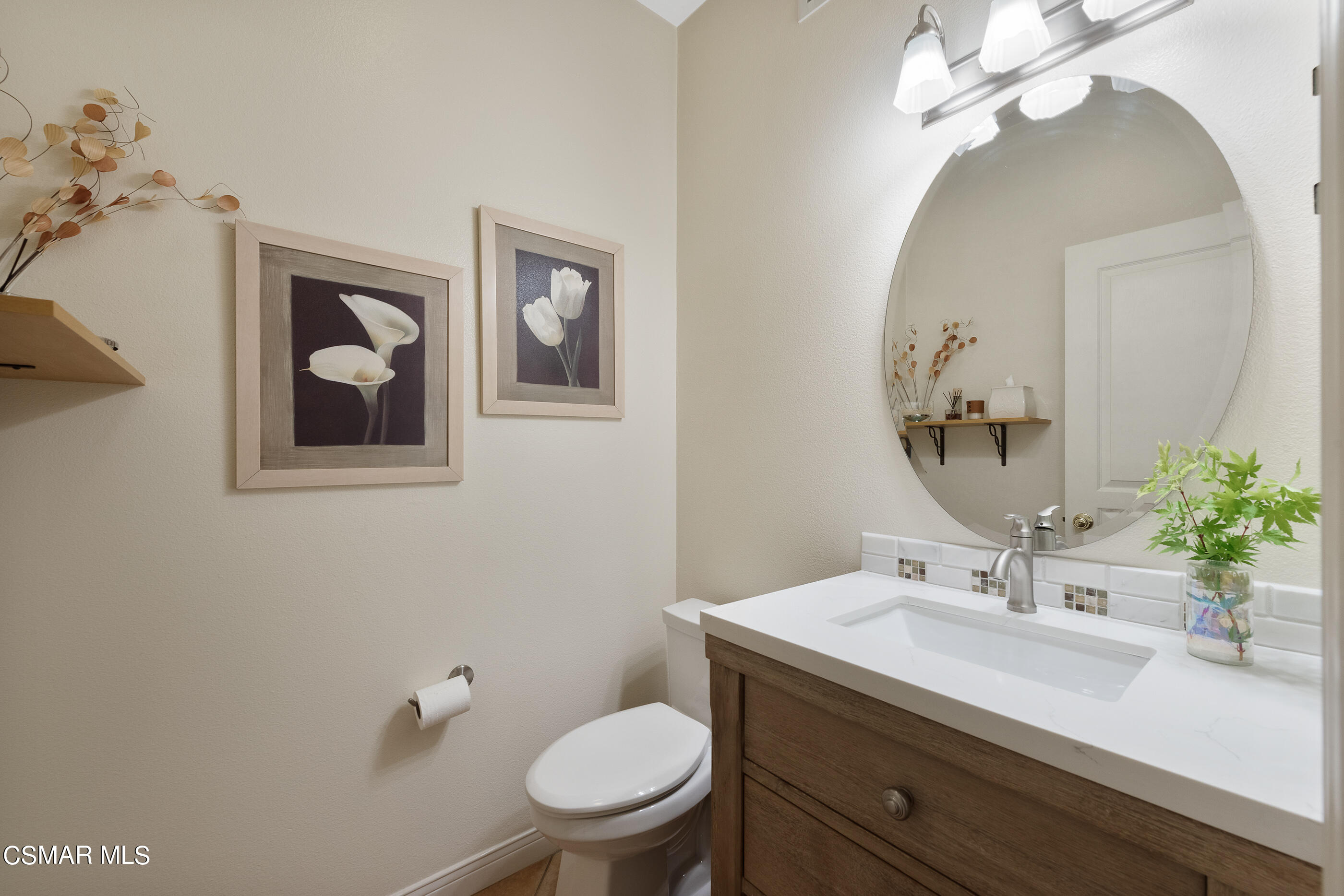 128 Laurel Ridge Drive Simi Valley, CA 93065 - Photo 29 of 66 a bathroom with a toilet a sink and mirror
