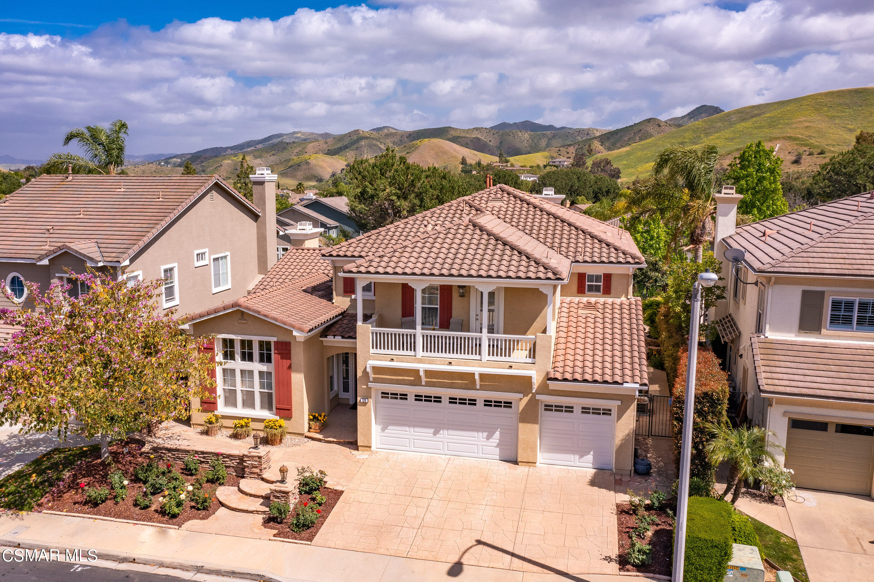 128 Laurel Ridge Drive Simi Valley, CA 93065 - Photo 60 of 66 front view of a house with a yard