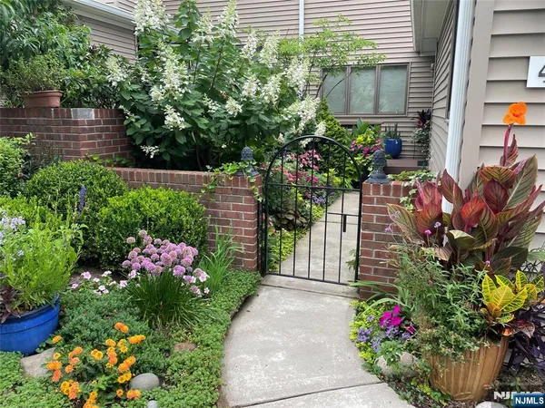 $810,000 | 41 Litchult Lane, Mahwah, NJ 07430