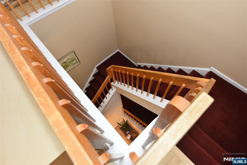 41 Litchult Lane Mahwah, NJ 07430 - Photo 19 of 50
