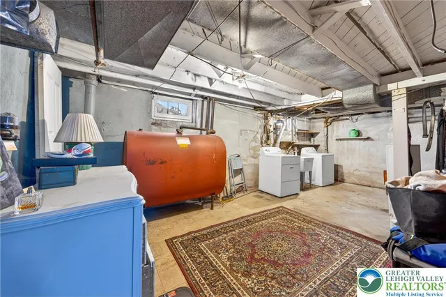 a view of a storage & utility room