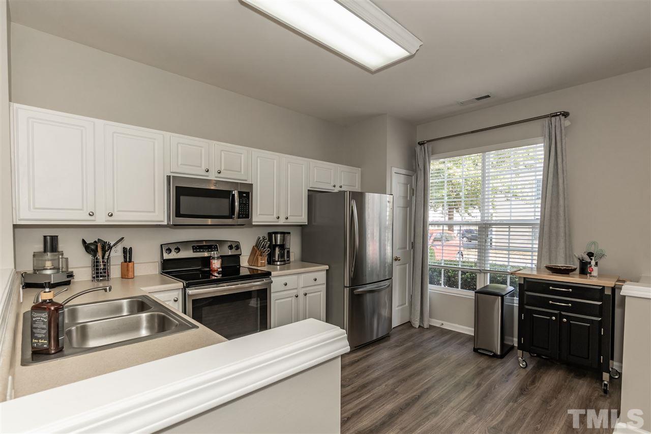 1636 Brook Fern Way Raleigh, NC 27609 - Photo 4 of 30