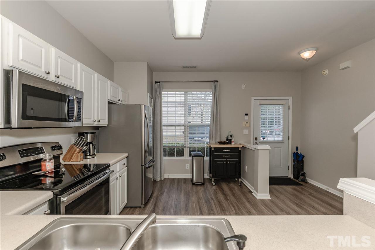 1636 Brook Fern Way Raleigh, NC 27609 - Photo 5 of 30