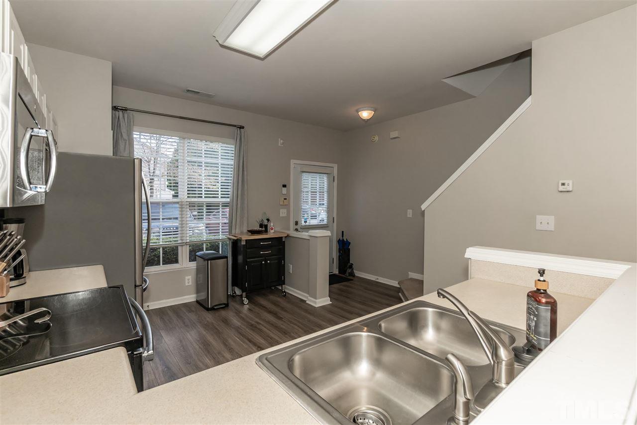 1636 Brook Fern Way Raleigh, NC 27609 - Photo 7 of 30