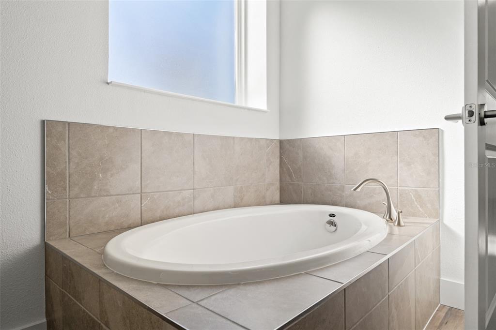 15171 Pomp Parkway Weeki Wachee, FL 34614 - Photo 33 of 50 a bathroom with a bathtub