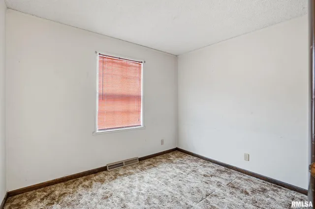 $190,000 | 1495 Glenwood Drive, Le Claire, IA 52753