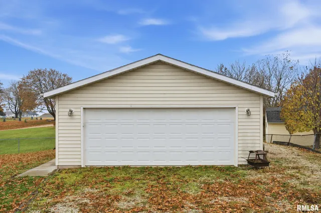 $190,000 | 1495 Glenwood Drive, Le Claire, IA 52753