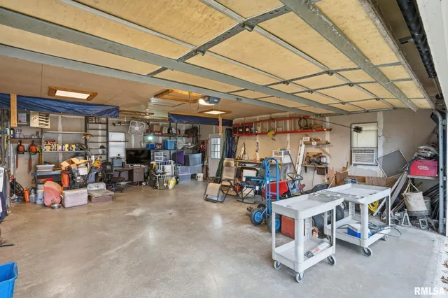 $190,000 | 1495 Glenwood Drive, Le Claire, IA 52753