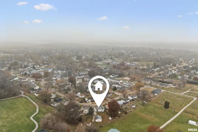 $190,000 | 1495 Glenwood Drive, Le Claire, IA 52753