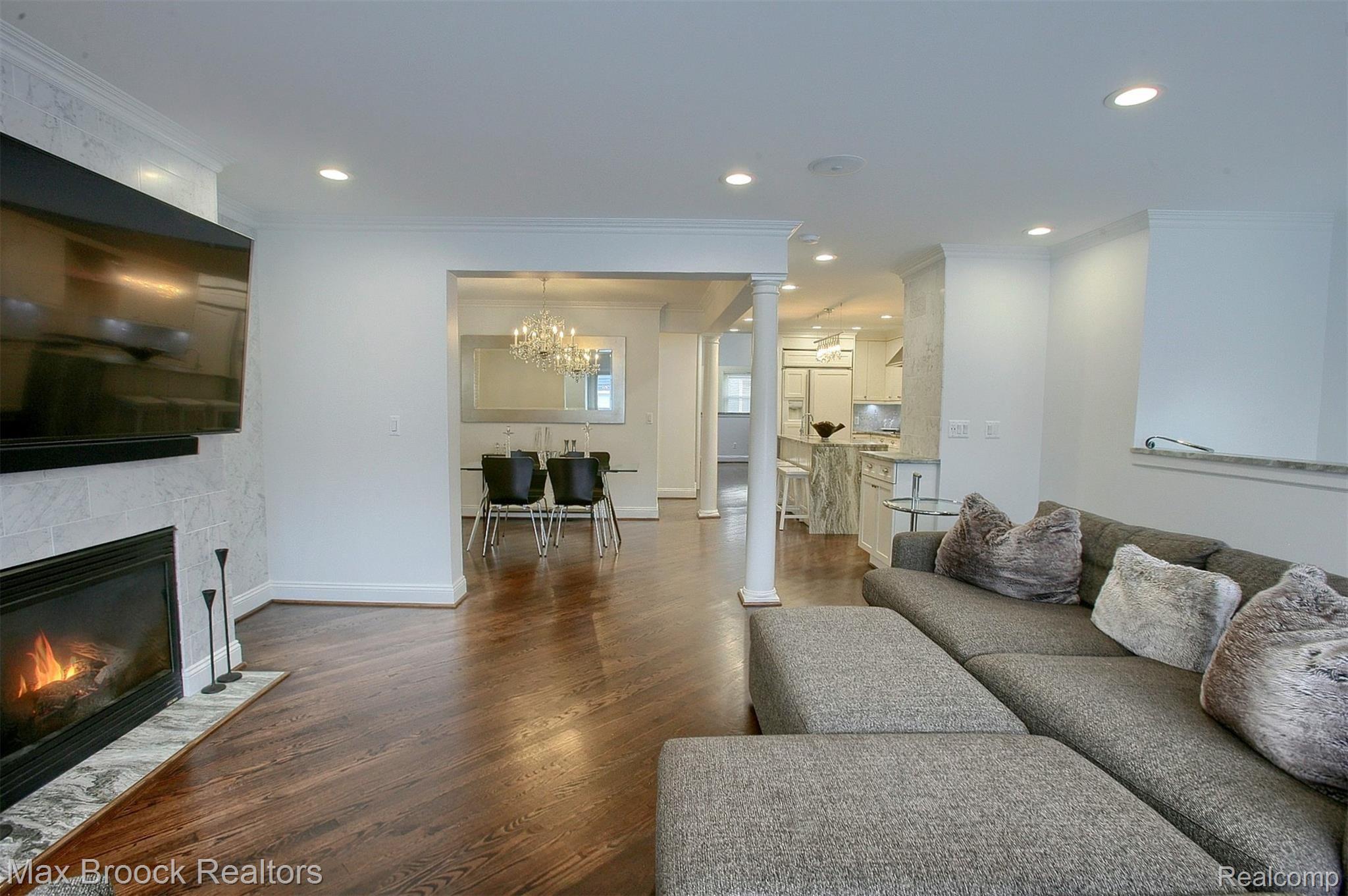 683 Ruffner Avenue Birmingham, MI 48009 - Photo 14 of 29 16-Family Room 4th View.jpg