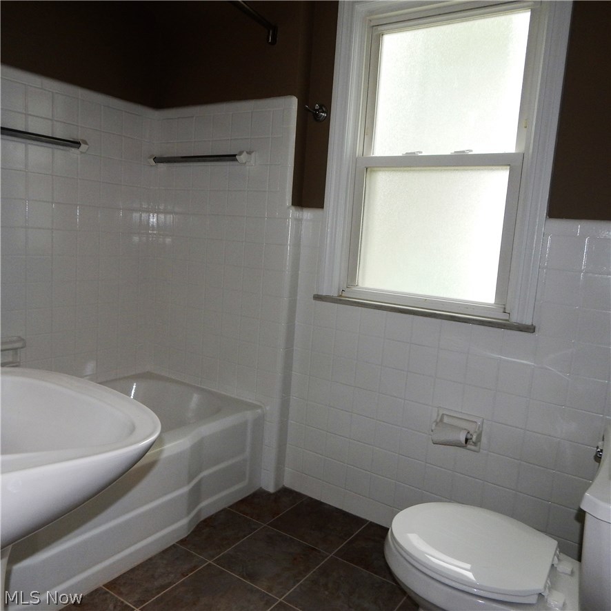 1225 Dorsh Road Cleveland, OH 44121 - Photo 21 of 29