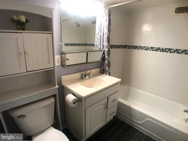$1,750 | 118 Monroe Street, Unit 1311, Rockville, MD 20850