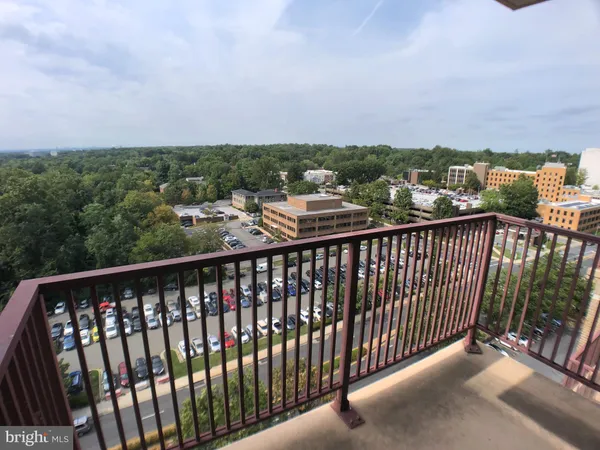 $1,750 | 118 Monroe Street, Unit 1311, Rockville, MD 20850