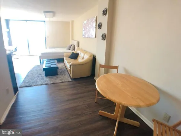 $1,750 | 118 Monroe Street, Unit 1311, Rockville, MD 20850