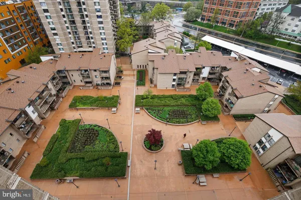 $1,750 | 118 Monroe Street, Unit 1311, Rockville, MD 20850