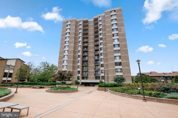 $1,750 | 118 Monroe Street, Unit 1311, Rockville, MD 20850