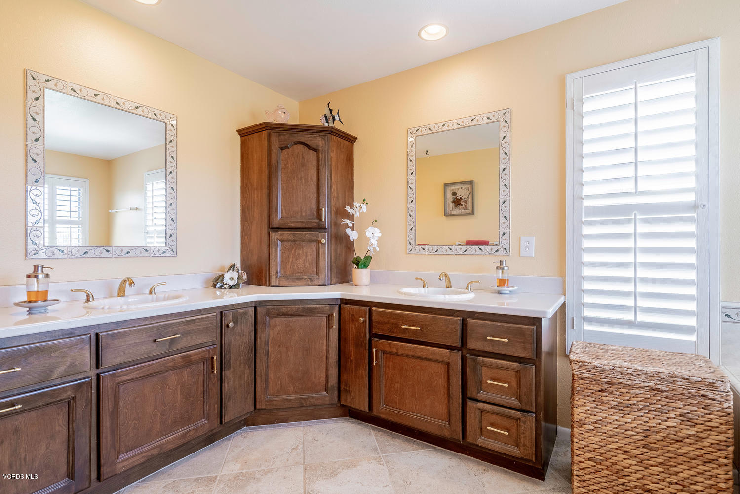 13762 Gunsmoke Road Moorpark, CA 93021 - Photo 24 of 36 a spacious bathroom with a granite countertop sink and a mirror