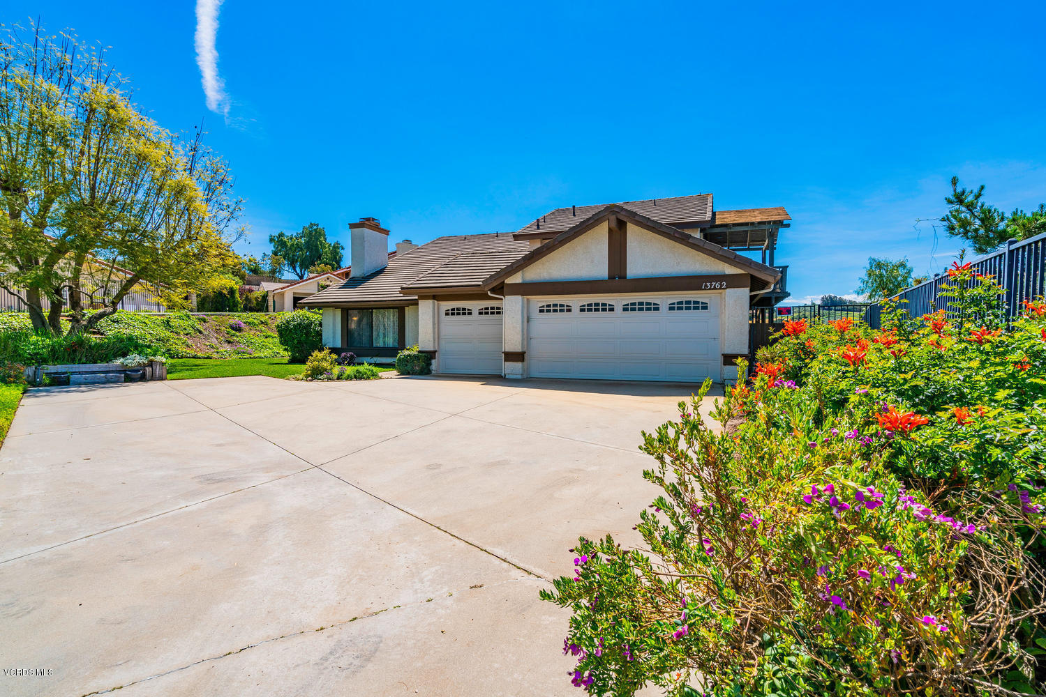 13762 Gunsmoke Road Moorpark, CA 93021 - Photo 7 of 36 a front view of a house with a garden