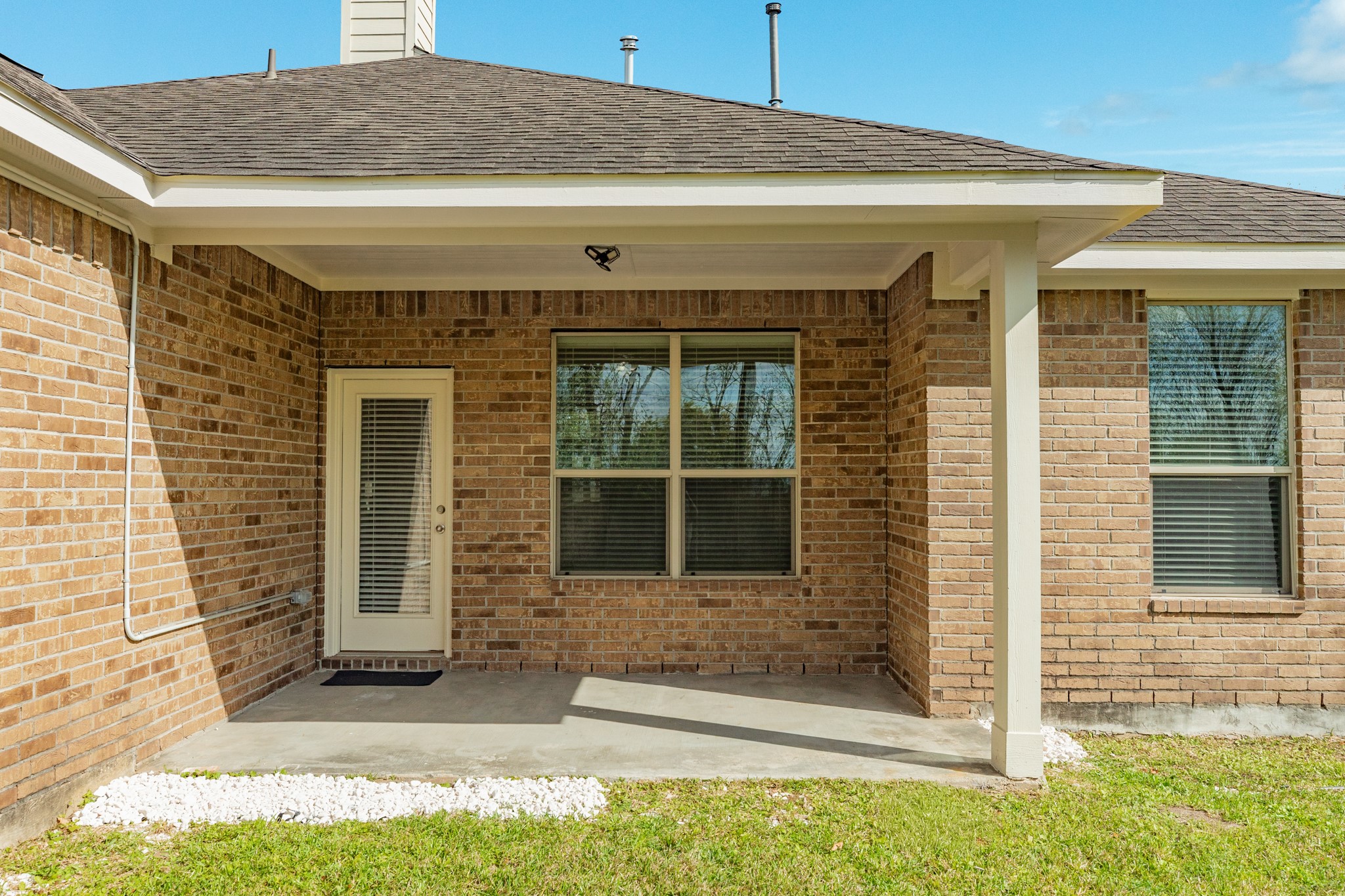 13417 Star Creek Lane Rosharon, TX 77583 - Photo 28 of 41 The rear patio features a covered, spacious area.