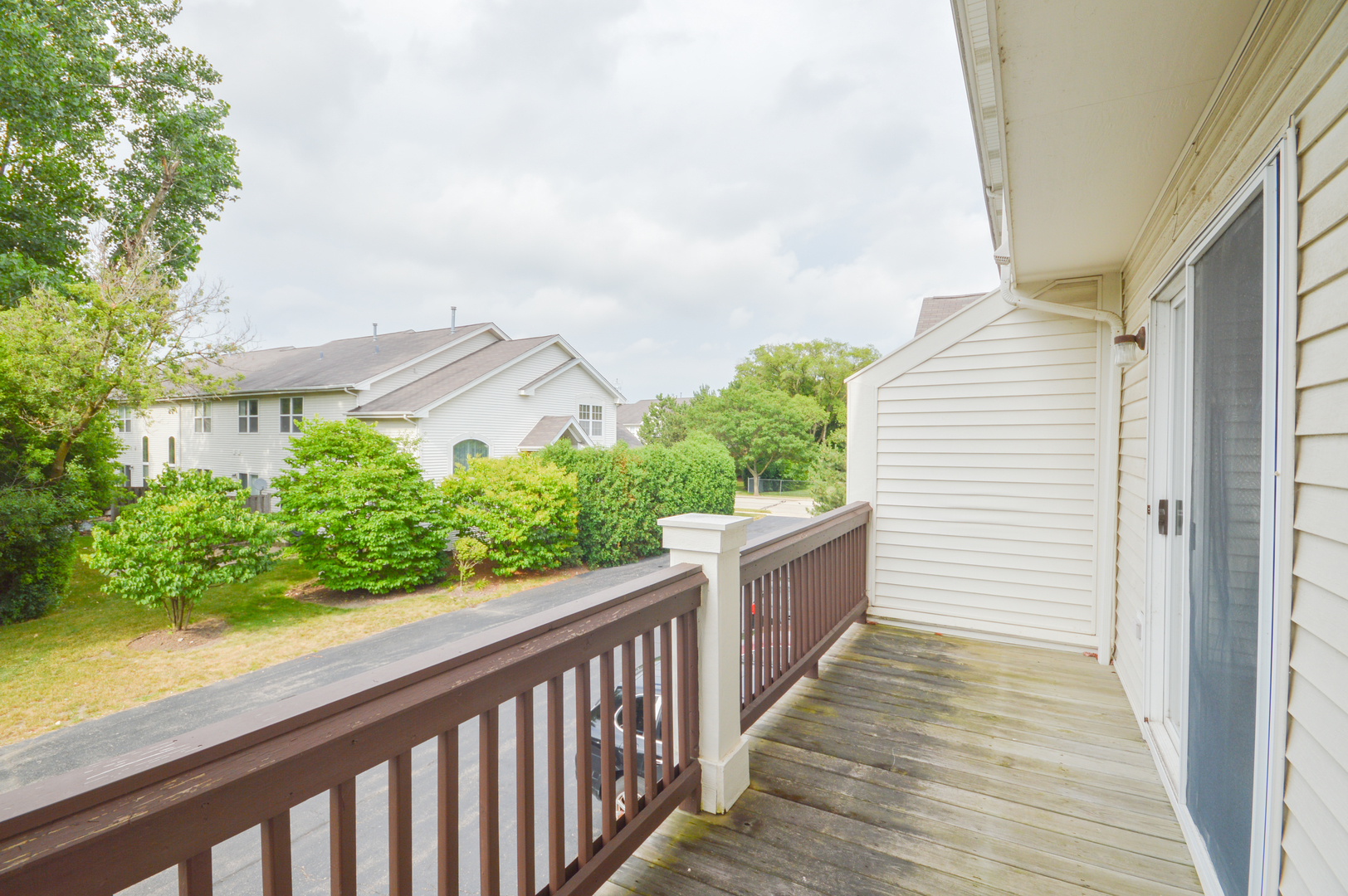 776 River Walk Drive Wheeling, IL 60090 - Photo 13 of 25 a view of a balcony with wooden floor and fence