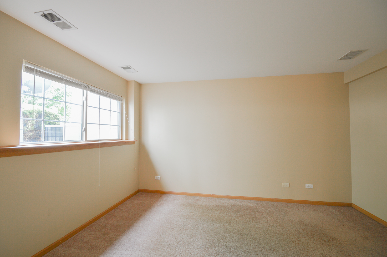 776 River Walk Drive Wheeling, IL 60090 - Photo 23 of 25 an empty room with a window