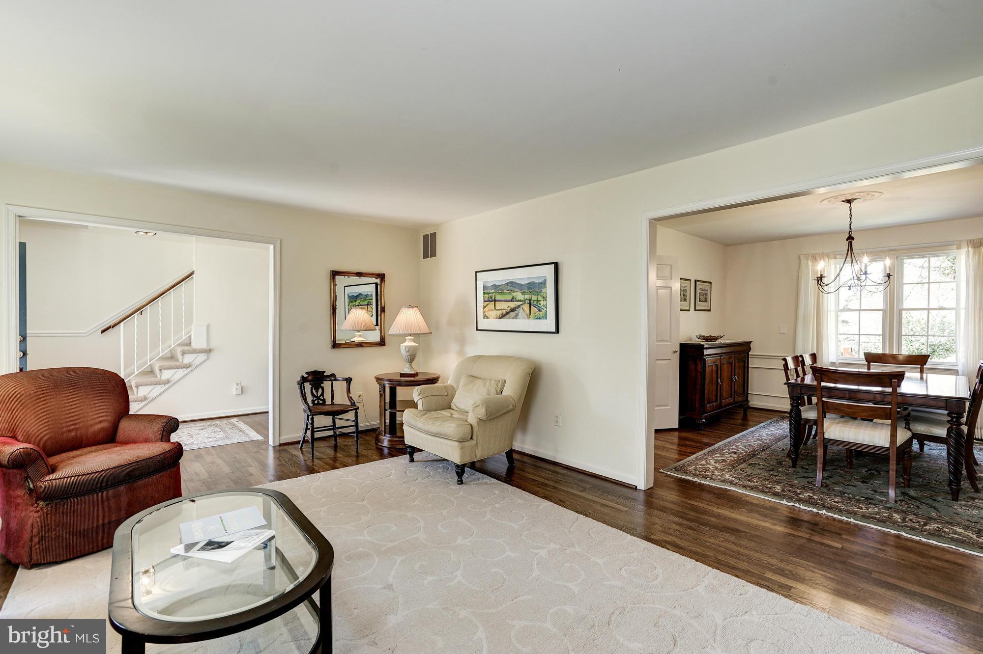 1170 Colonial Road McLean, VA 22101 - Photo 5 of 29 Living Room