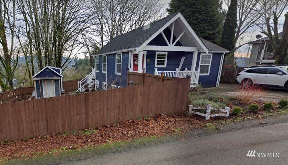 564 Stevens Avenue Northwest Renton, WA 98057 - Photo 3 of 3 a front view of a house with a garden