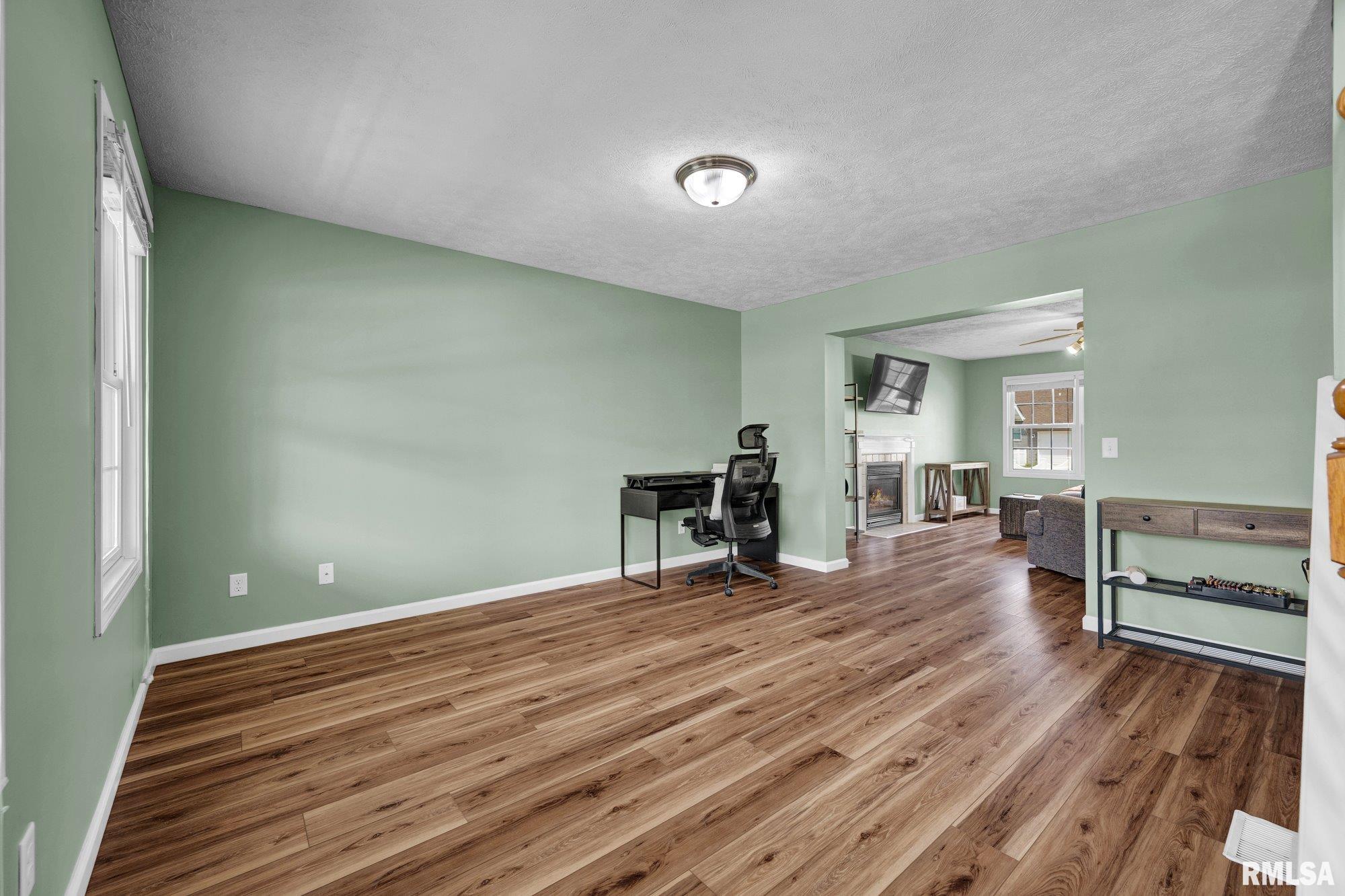 1102 Chippewa Street Normal, IL 61761 - Photo 5 of 37
