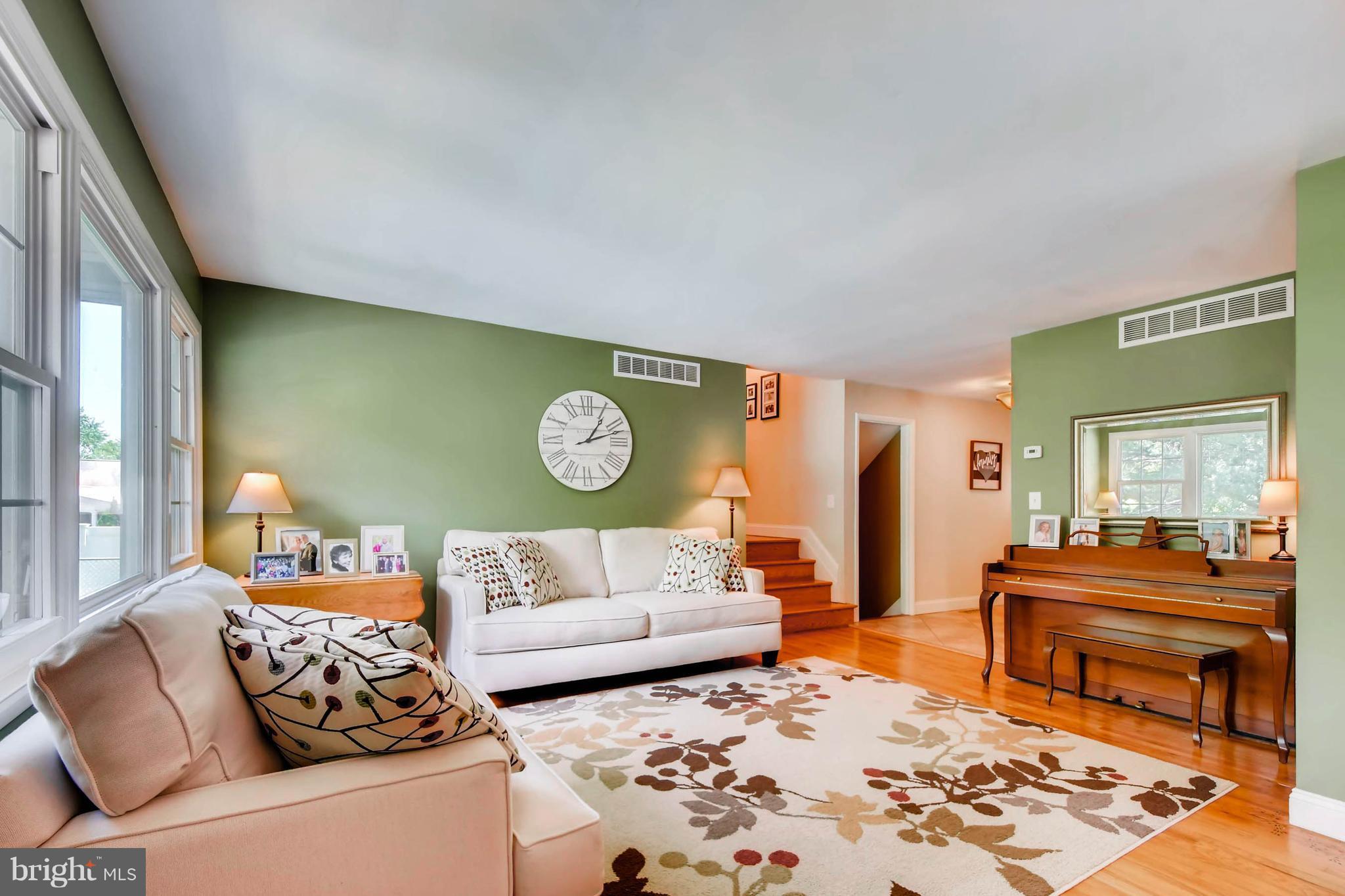 4724 Vicky Road Baltimore, MD 21236 - Photo 2 of 30 Living Room
