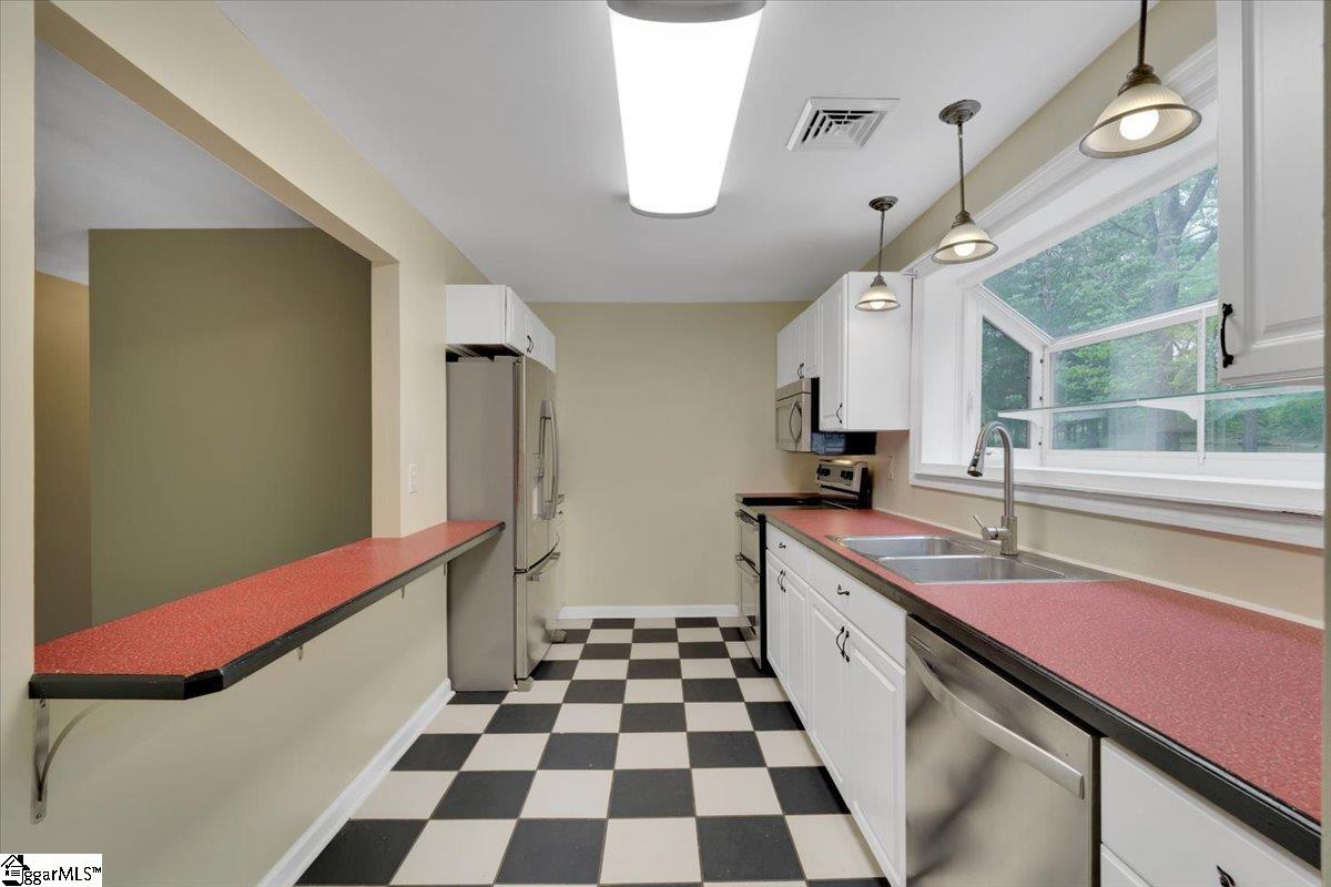 2637 John Dodd Road Wellford, SC 29385 - Photo 16 of 32 Gallery Image 16