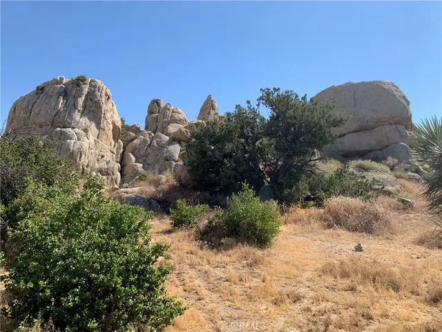 $1,995 | 5345 Carlsbad Avenue, Yucca Valley, CA 92284