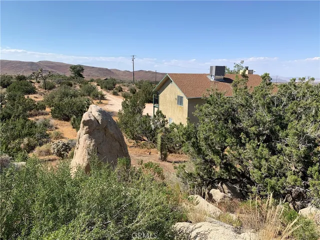 $1,995 | 5345 Carlsbad Avenue, Yucca Valley, CA 92284