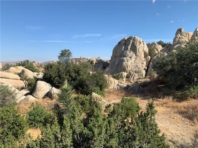 $1,995 | 5345 Carlsbad Avenue, Yucca Valley, CA 92284