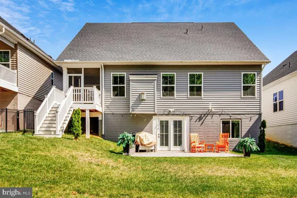 a view of a house with a backyard