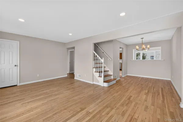 $750,000 | 4072 Maywood Drive, Seaford, NY 11783