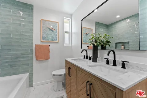 $1,695,300 | 5192 Orange Place, Los Angeles, CA 90008