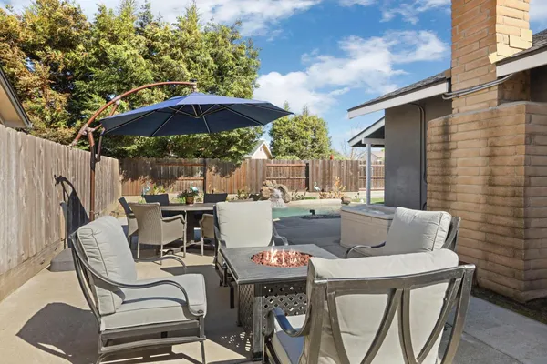 a view of an outdoor sitting area with furniture