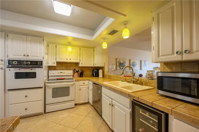 $329,900 | 304 Tudor Drive, Unit 7, Cape Coral, FL 33904