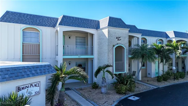 $329,900 | 304 Tudor Drive, Unit 7, Cape Coral, FL 33904