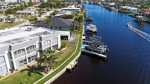 $329,900 | 304 Tudor Drive, Unit 7, Cape Coral, FL 33904