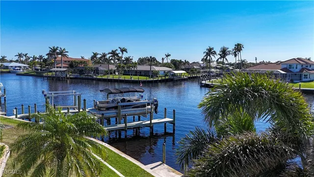 $329,900 | 304 Tudor Drive, Unit 7, Cape Coral, FL 33904