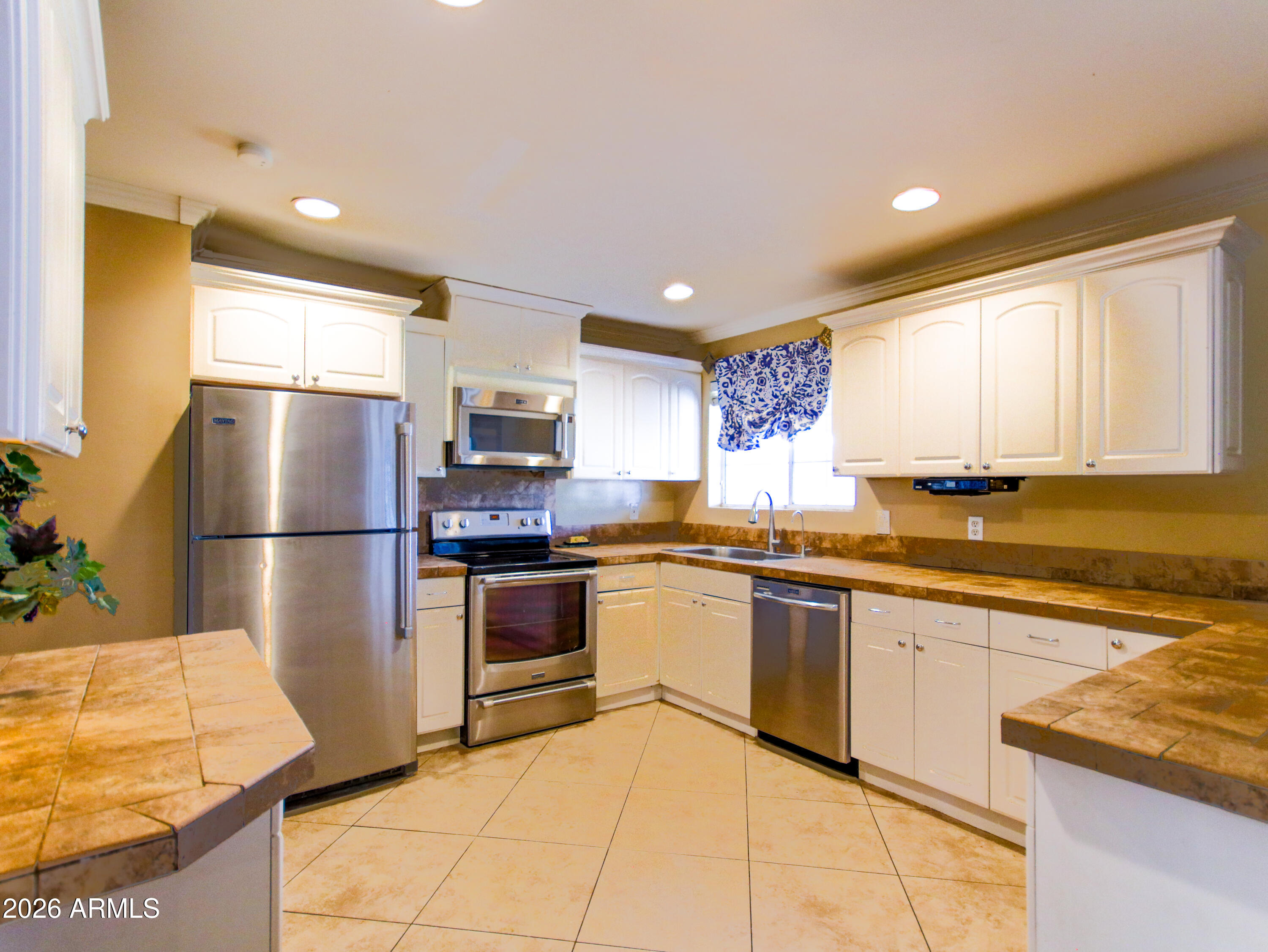 8922 North 17th Lane Phoenix, AZ 85021 - Photo 9 of 27 IMG_8531-HDR