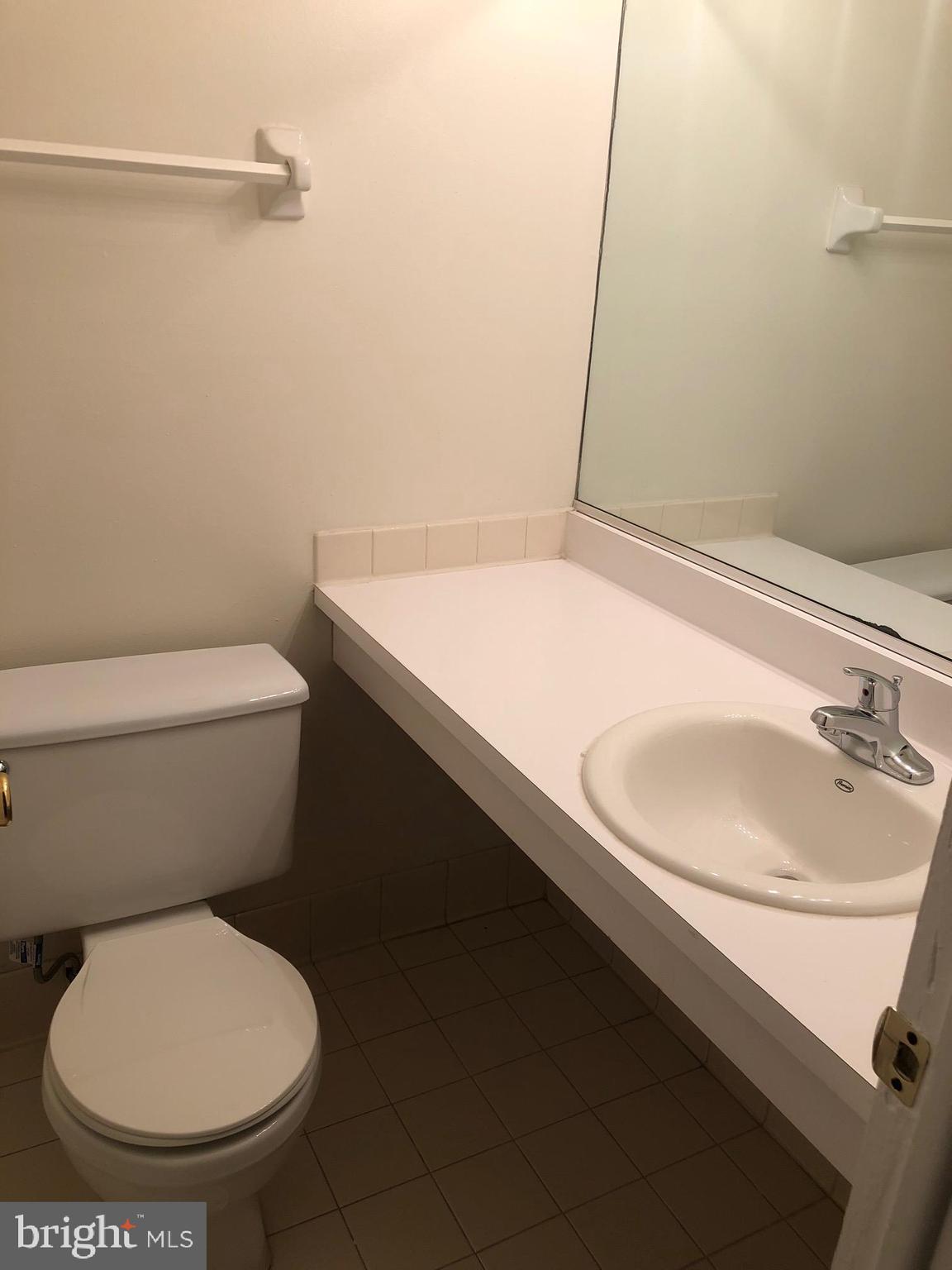 26 A Kings Circle Newark, DE 19702 - Photo 7 of 13 Bath