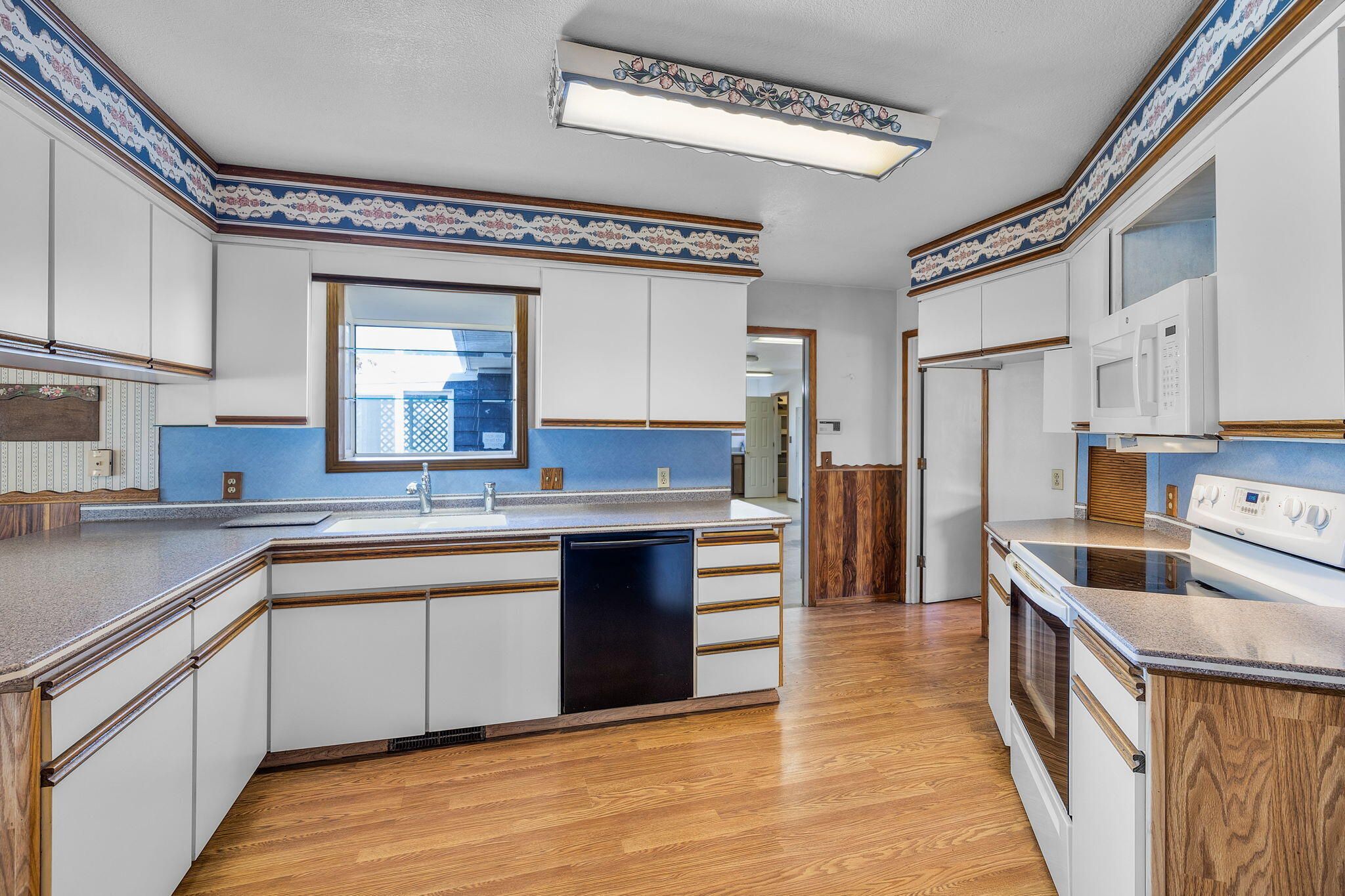 2752 Southwest Aaron Street Madras, OR 97741 - Photo 11 of 51 2024_10_05_2752_sw_aaron_St_madras-58