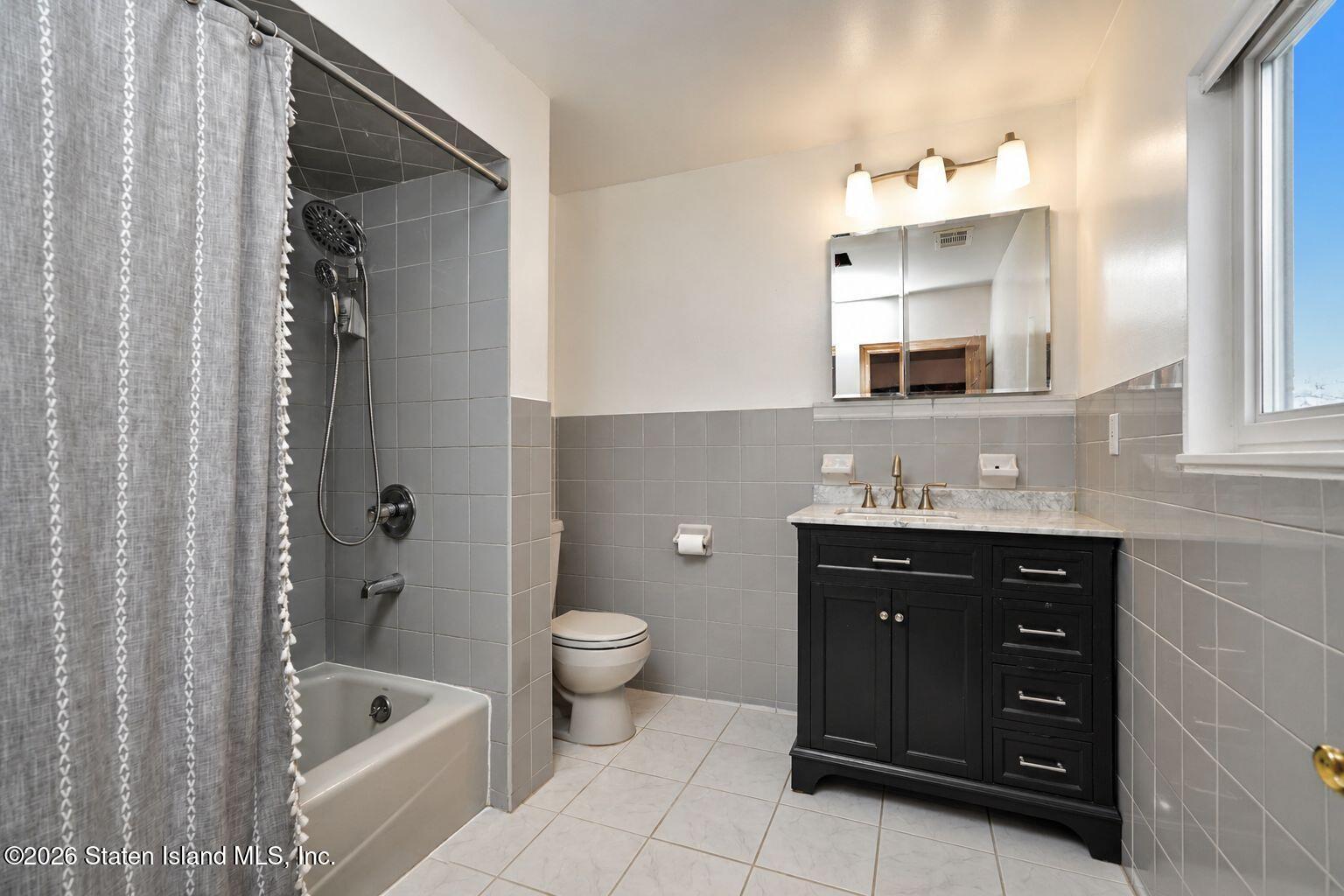 7429 Amboy Road Staten Island, NY 10307 - Photo 19 of 33 FULL HALL BATH