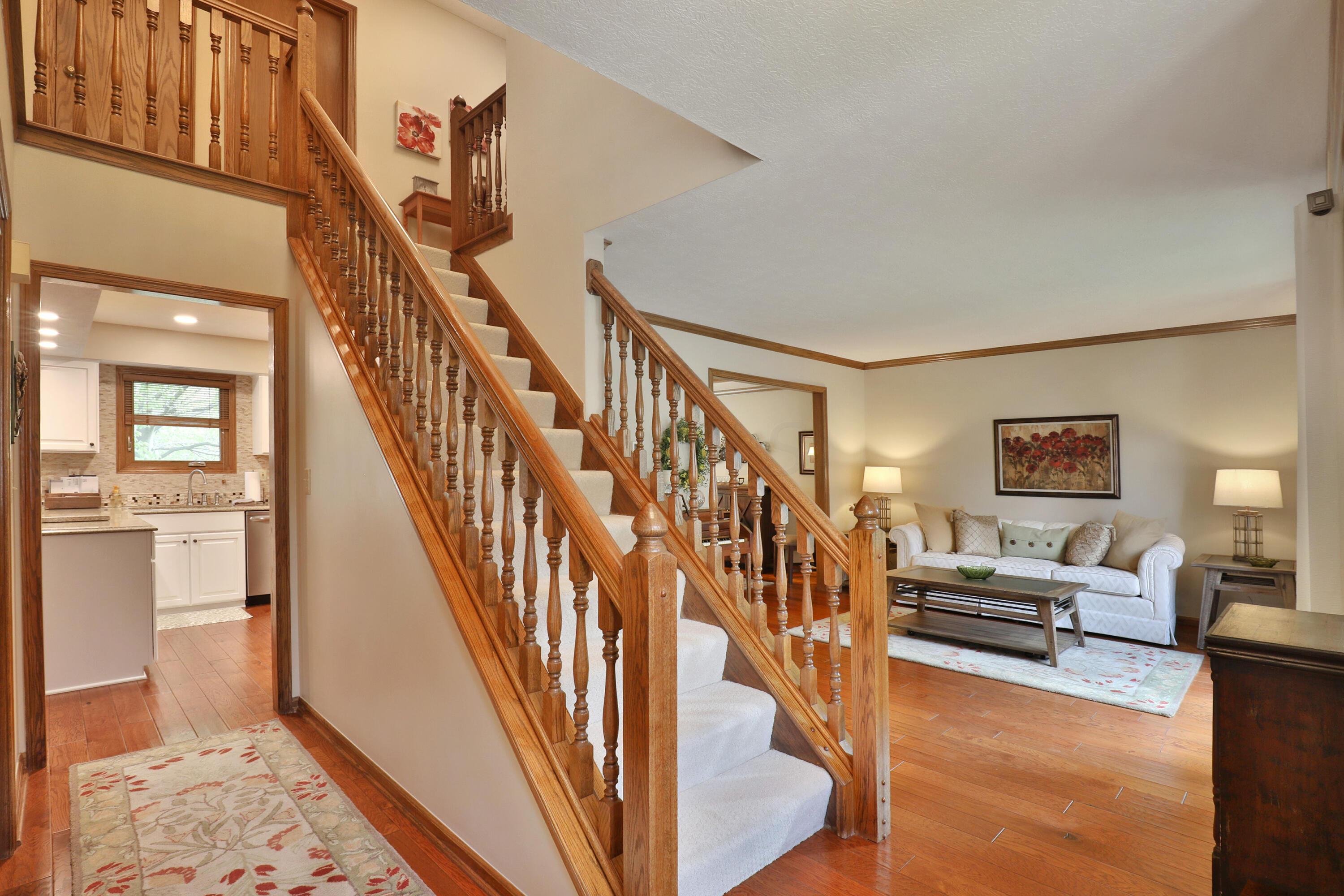 930 Riva Ridge Boulevard Columbus, OH 43230 - Photo 8 of 52 a930-RivaRidge-07