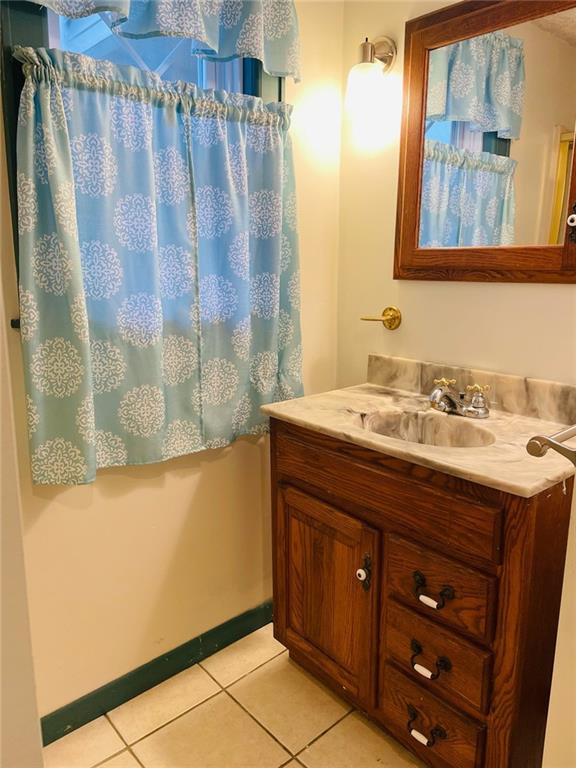 4270 Edinburg Road New Castle, PA 16102 - Photo 13 of 25 a bathroom with a granite countertop sink and a mirror