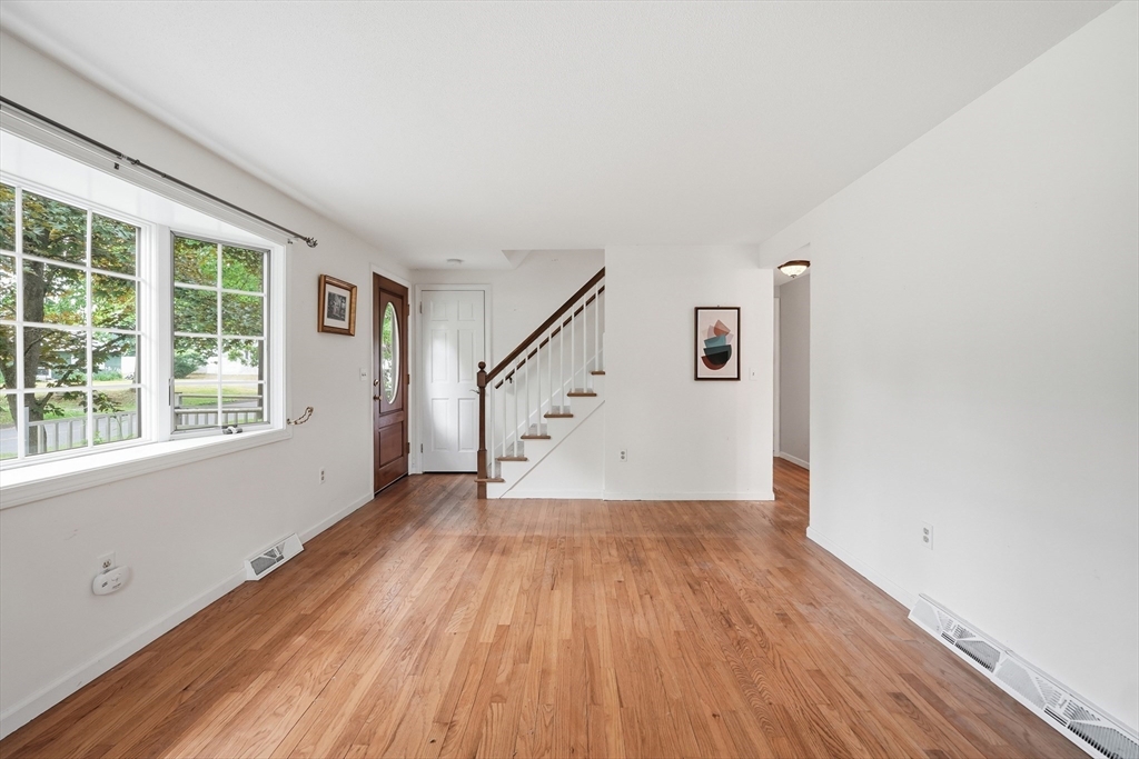 45 Glendale Road Northampton, MA 01062 - Photo 9 of 34