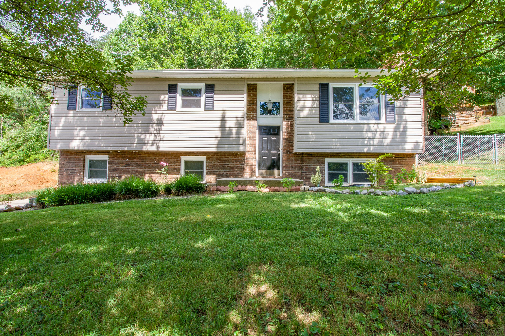 814 Foothills Road Kingsport, TN 37663 - Photo 1 of 44 IMG_8086