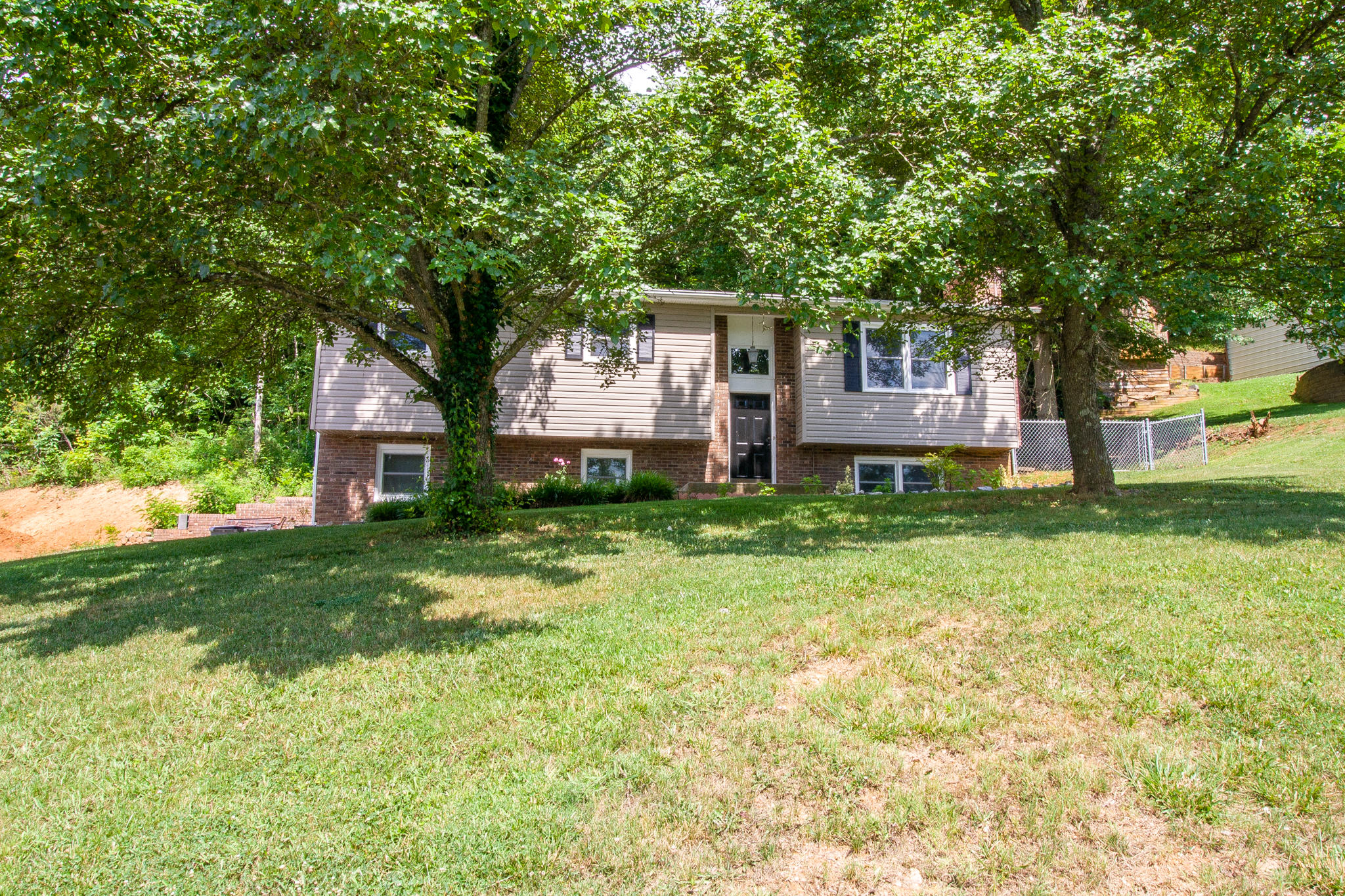 814 Foothills Road Kingsport, TN 37663 - Photo 2 of 44 IMG_8076